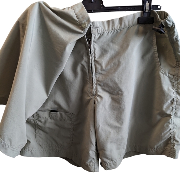 MEC women's skort for golf size XL. Green tan  colour, lightweight material - Picture 6 of 8